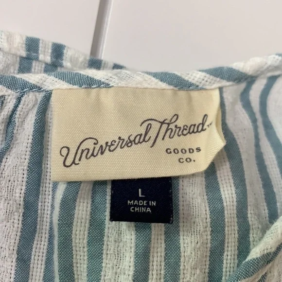 Universal Threads ruffle top - Picture 7 of 8